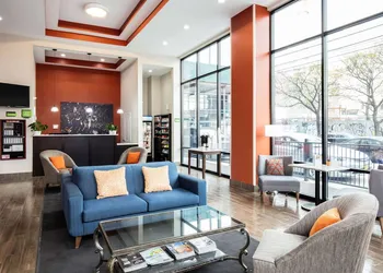 La Quinta Inn and Suites by Wyndham Long Island City hotel thumbnail 6