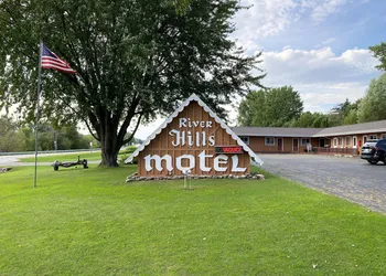 The River Hills Motel - Algoma, WI - Near Door County hotel thumbnail 2