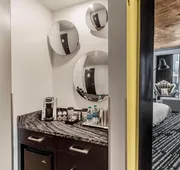 Lorenzo Hotel Dallas, Tapestry Collection by Hilton hotel detail image 4