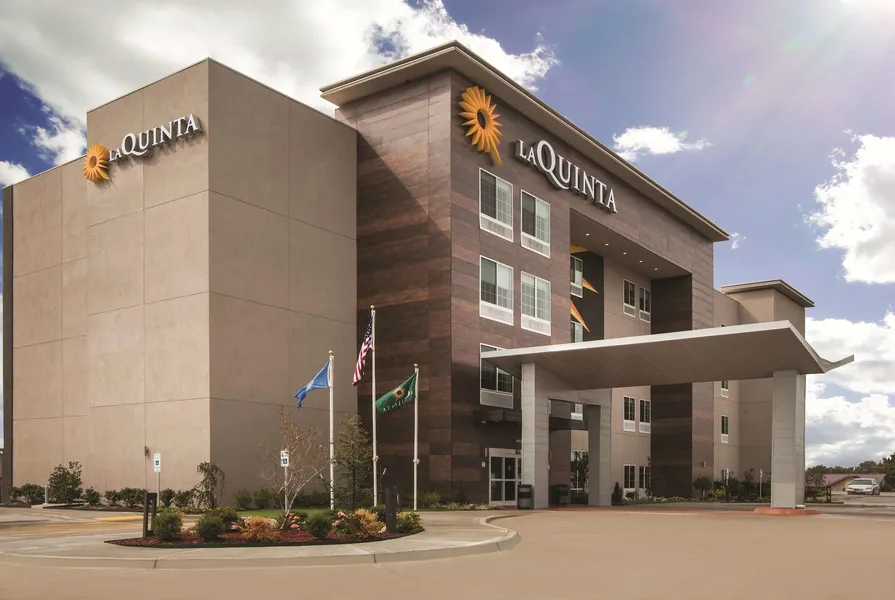 La Quinta Inn & Suites by Wyndham Mobile hotel detail image 2