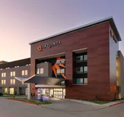 La Quinta Inn & Suites by Wyndham Dallas/Fairpark hotel detail image 3