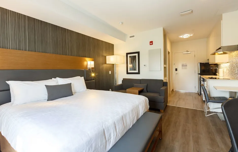 Executive Residency by Best Western Calgary City View North hotel detail image 6