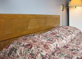 Embassy Motel hotel thumbnail 3