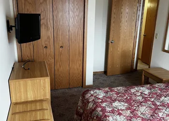 Budget Host Inn & Suites hotel thumbnail 7