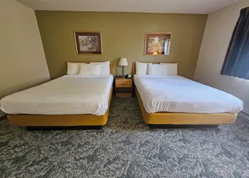 Budget Host Inn & Suites hotel thumbnail 8
