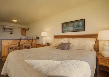 Inn Of The Lost Coast hotel thumbnail 8