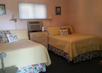 Torch Bay Inn hotel thumbnail 5