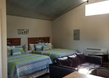 Torch Bay Inn hotel thumbnail 6