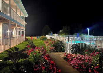 Bay Breeze Resort hotel thumbnail 6