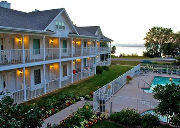 Bay Breeze Resort hotel thumbnail 7