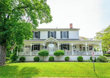 The Old Bank House Bed & Breakfast hotel thumbnail 3