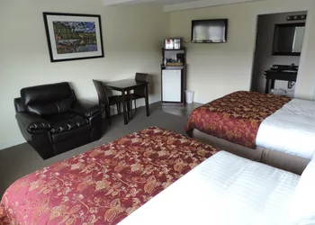 The Bayshore Waterfront Inn hotel thumbnail 5