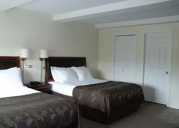 The Bayshore Waterfront Inn hotel thumbnail 6