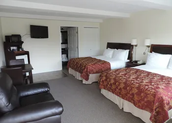 The Bayshore Waterfront Inn hotel thumbnail 7