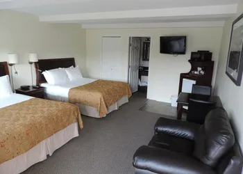 The Bayshore Waterfront Inn hotel thumbnail 8