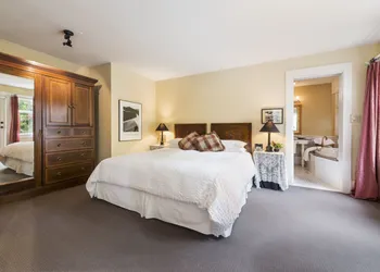 ThistleDown House hotel thumbnail 7