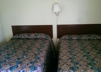 Deluxe Inn hotel thumbnail 6