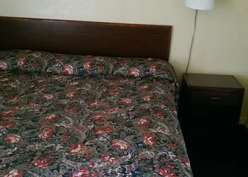 Deluxe Inn hotel thumbnail 7