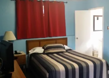 Lakeridge Motel hotel thumbnail 5