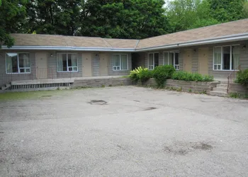 Clarkson Village Motel hotel thumbnail 2