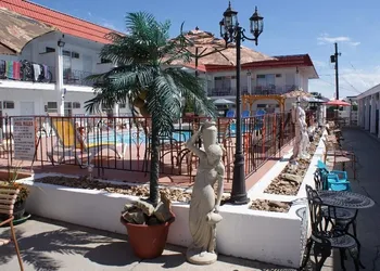 Riverside Motel hotel thumbnail 2