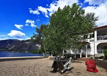 Sandy Beach Suites hotel thumbnail 4
