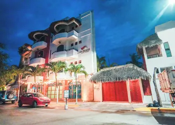 Hotel y Suites Los Encantos hotel thumbnail 2