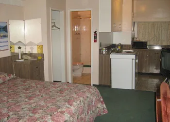 Airport Inn Motel & RV Park hotel thumbnail 2