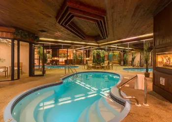 Sybaris Pool Suites Mequon hotel thumbnail 2