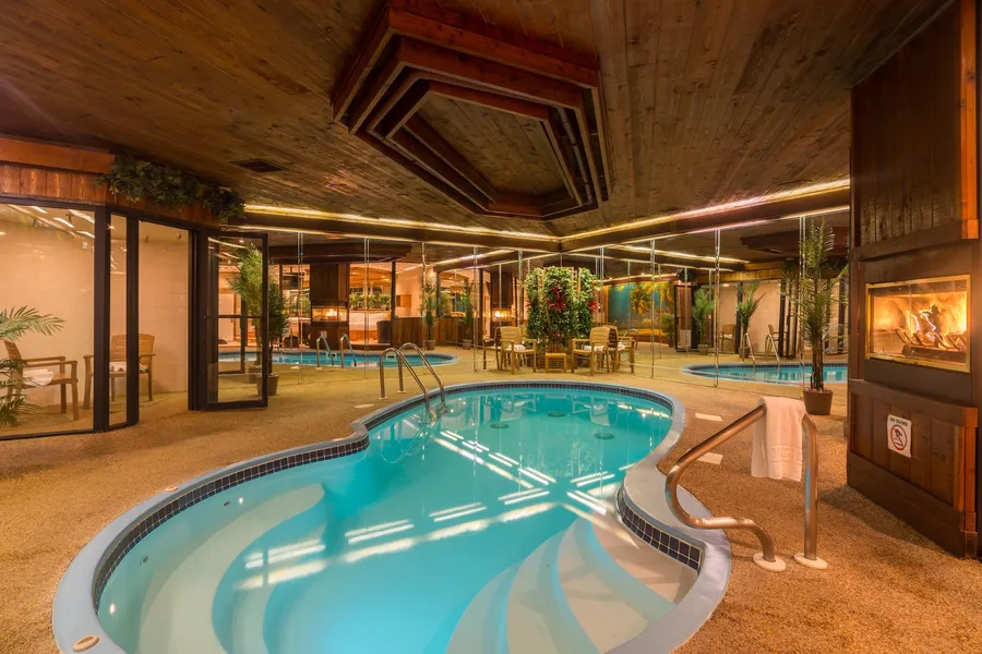 Sybaris Pool Suites Mequon hotel detail image 2