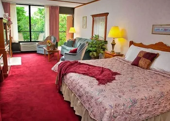 Bavarian Inn Lodge & Restaurant hotel thumbnail 2