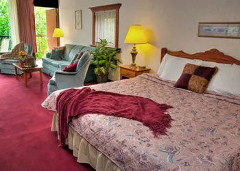 Bavarian Inn Lodge & Restaurant hotel thumbnail 3