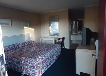 American Inn Motel hotel thumbnail 5