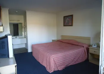 American Inn Motel hotel thumbnail 8