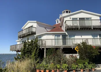 Lighthouse Club Hotel hotel thumbnail 5