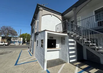 Bronco Motel South Central hotel thumbnail 2