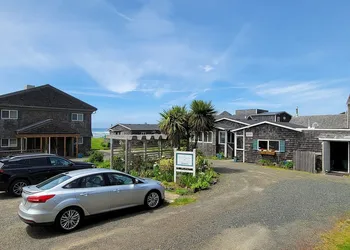 Sea Sprite at Haystack Rock hotel thumbnail 3