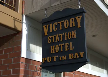 Put in Bay Victory Station Hotel hotel thumbnail 3