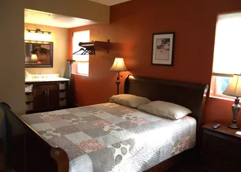 Put in Bay Victory Station Hotel hotel thumbnail 8