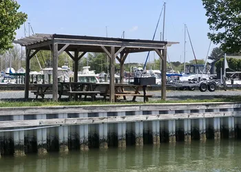 Knapps Narrows Marina & Inn hotel thumbnail 4