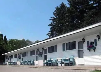 Country Squire Motel hotel thumbnail 2
