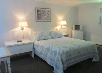 Country Squire Motel hotel thumbnail 5