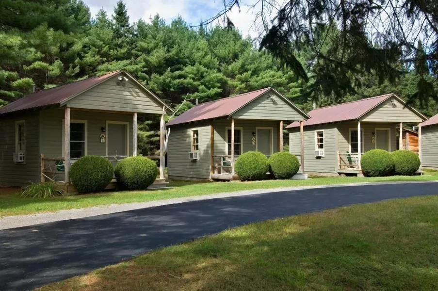 Pine Tree Motel & Cabins hotel detail image 2