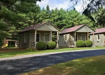 Pine Tree Motel & Cabins hotel thumbnail 3