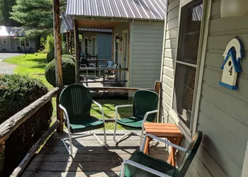 Pine Tree Motel & Cabins hotel thumbnail 6