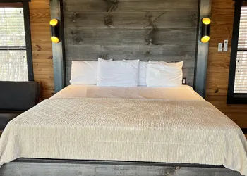 Hideout on the Horseshoe hotel thumbnail 7