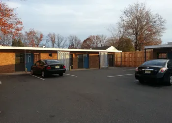 Americana Motel hotel thumbnail 3