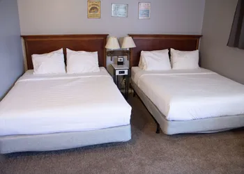 Holiday Motel hotel thumbnail 6