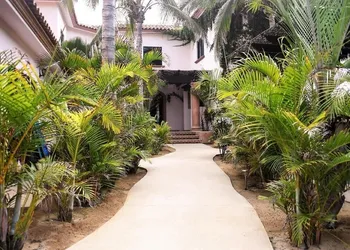 The Cerritos Beach Inn hotel thumbnail 5