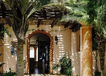 The Cerritos Beach Inn hotel thumbnail 6